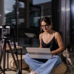 Высокооплачиваемая работа для девушек онлайн: варианты из дома без опыта (18+)